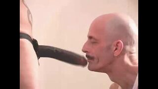 Bald man submits his ass to be pegged